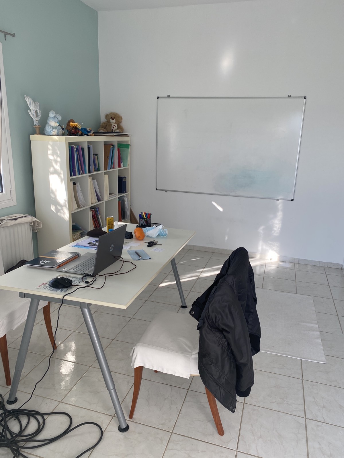 Tutoring Room — Desk, Whiteboard & Bookshelf